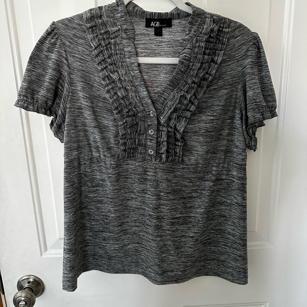 Gray ruffled short sleeve shirt, PXL